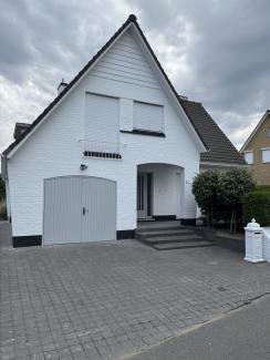 voorgevel witte villa